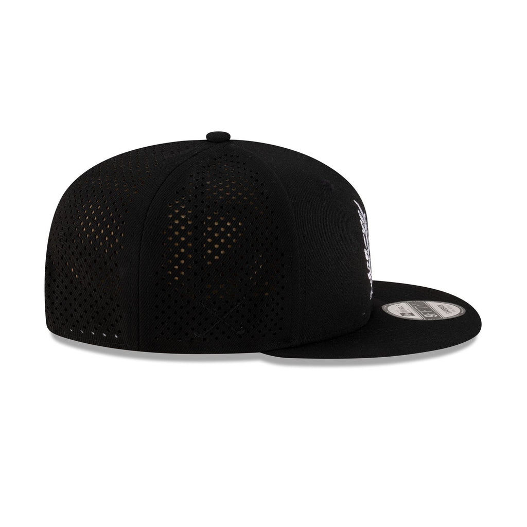 New Era Cap Laurel Wreath Black 9FIFTY Snapback Hat